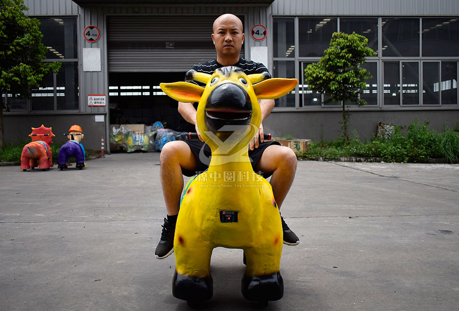 小鹿電動車，小鹿童車，商場騎的小鹿